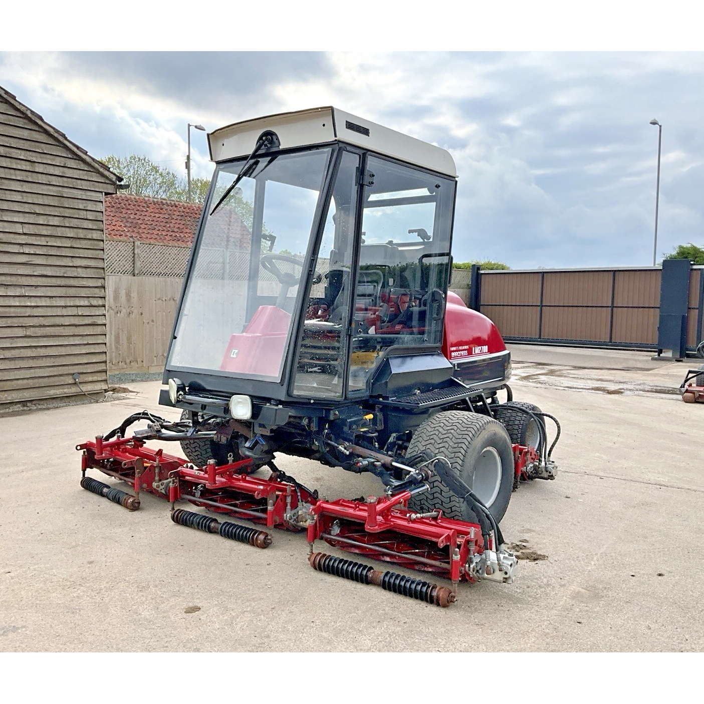 2010 BARONESS LM2700 5 GANG FAIRWAY CYLINDER RIDE ON LAWN MOWER